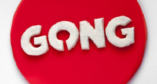 Gong zareklamuje pizzę Guseppe od Dr. Oetker