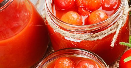 Sąsiadka dała mi słoik pomidorów i oniemiałam. Lepsze niż sok czy ketchup na zimę