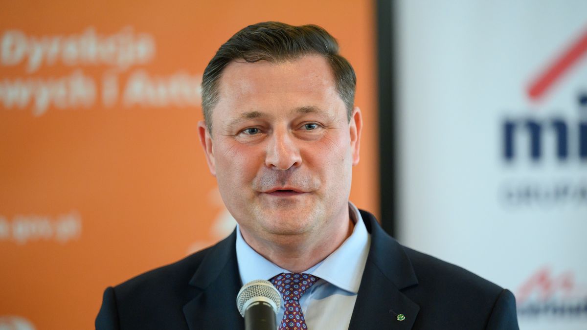  Minister rozwoju i technologii Krzysztof Paszyk
