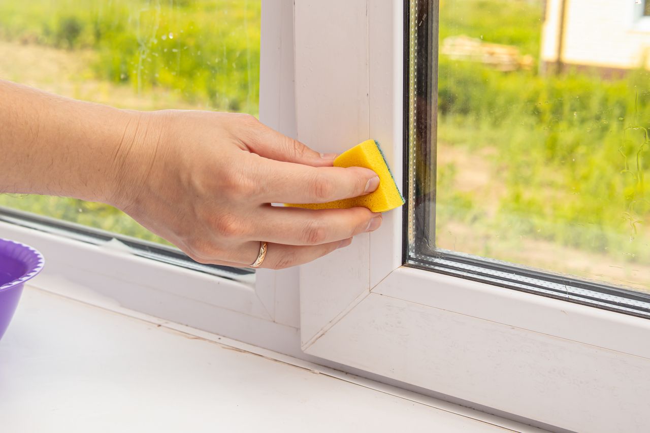 Home remedies to rejuvenate yellowed PVC window frames