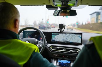 Jak rozpoznać nieoznakowany radiowóz na drodze? Jest kilka podpowiedzi