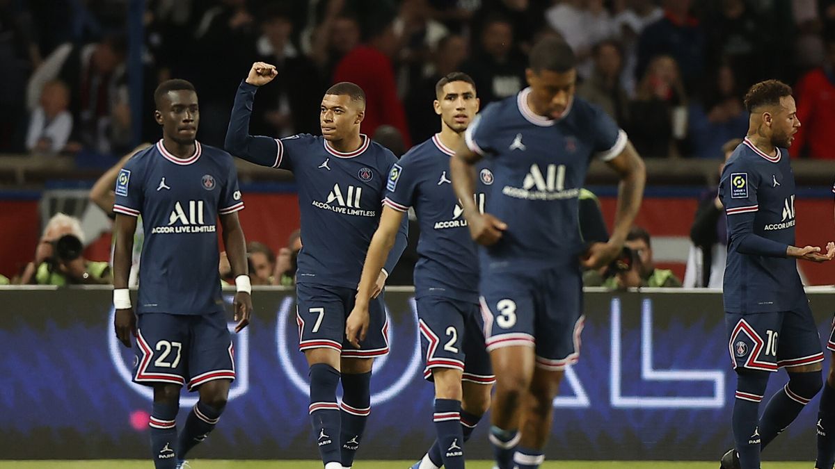 PAP/EPA / IAN LANGSDON  / Piłkarze nożni Paris Saint-Germain