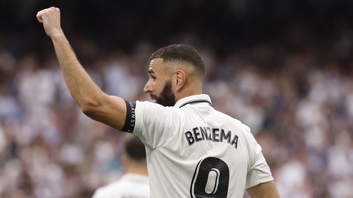 Real Madrid's striker Karim Benzema celebrates after scoring the 1-1 from the penalty spot during the Spanish LaLiga soccer match between Real Madrid and Athletic Club at Santiago Bernabeu Stadium in Madrid, Spain, 04 June 2023. EPA/Daniel Gonzalez Dostawca: PAP/EPA.
