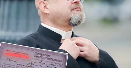 Handel fałszywymi dokumentami kościelnymi kwitnie. "Ludzie oszukują jak przy podatkach"
