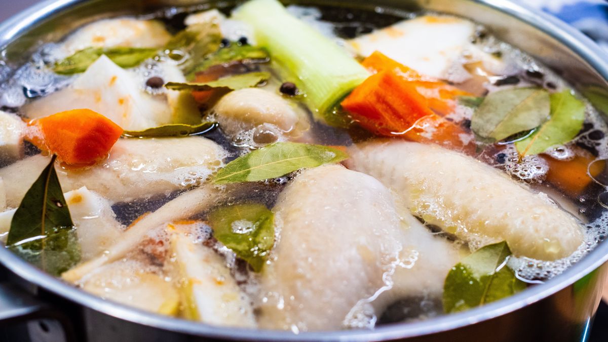 Do jakiej wody wkłada się mięso?