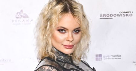 Monika Miller zaskoczyła wszystkich odważną stylizacją. Przezroczysta bluzka i same majtki