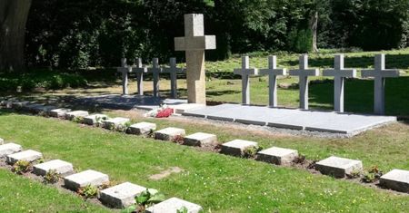 Polskie dzieci pochowane w Niemczech. Na nagrobkach położono maskotki