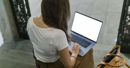Zaczęła od pracy w weekendy i święta. Bliscy szybko zaczęli się martwić