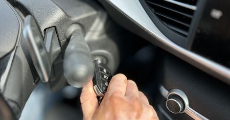 Zapominają, a potem nie mogą odpalić. Typowa usterka w czasie upałów