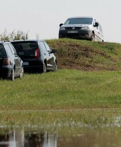 Mandaty przez ratowanie aut przed powodzią? Straż Miejska odpowiada