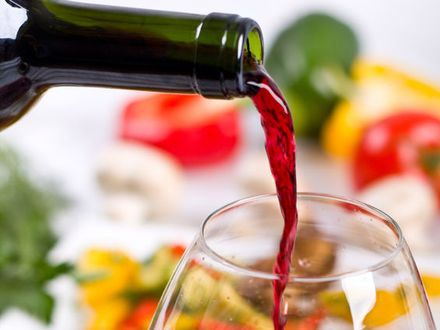 Warzywa pomogą a wino zaszkodzi? Prawdy i mity na temat diety antynowotworowej