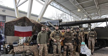 Święto Niepodległości w Muzeum Broni Pancernej: Darmowe atrakcje, grochówka i historyczne pokazy