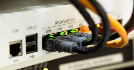 Rekordowa liczba pomiarów prędkości Internetu w Polsce. Sieć wytrzymała starcie z koronawirusem