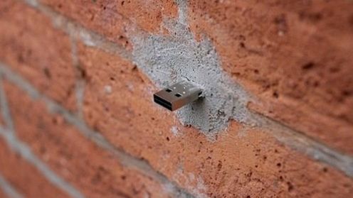 Po co umieszczać końcówkę USB w ścianie? 1