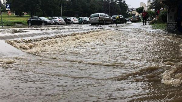 Dolny Śląsk. Gwałtowne burze w regionie. Zalane Kłodzko, we Wrocławiu spokojnie