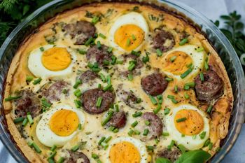 Prosta tarta na Wielkanoc. Smakuje obłędnie i ozdabia świąteczny stół