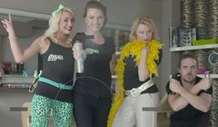 Janusz Weiss w salonie fryzjerskim objaśni ZUS internautom (wideo)