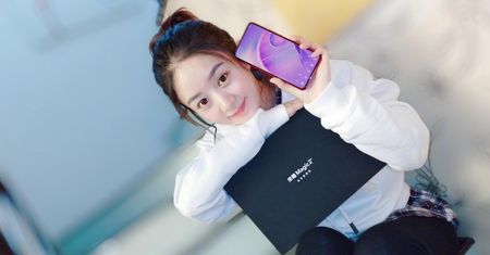 Honor Magic 2 będzie miał aż 6 aparatów (i bezramkowy wyświetlacz)