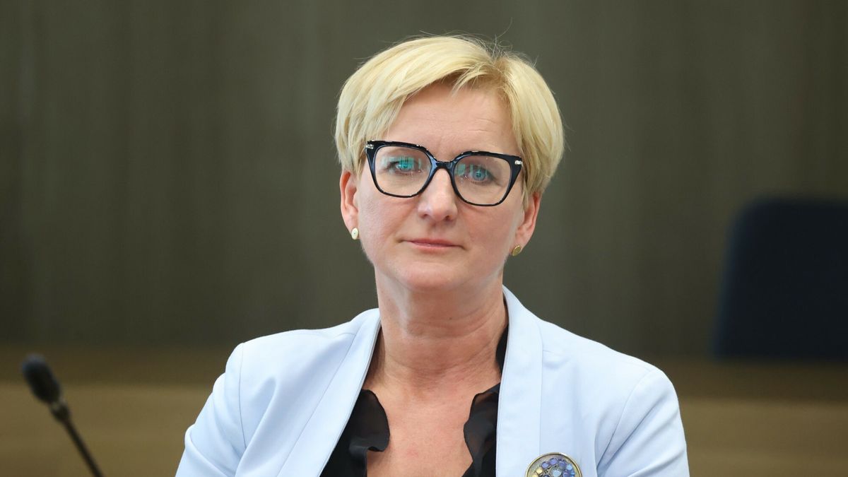 Komisja Kultury opiniuje kandydat�w do KRRiT
Fot. Piotr Molecki/East News, Warszawa, 14.09.2022. Sejm. Komisja Kultury i Srodkow Przekazu. Zaopiniowanie wniosku w sprawie powolania kandydatow na stanowisko czlonka Krajowej Rady Radiofonii i Telewizji.
N/z: Agnieszka Glapiak - kandydatka
Piotr Molecki