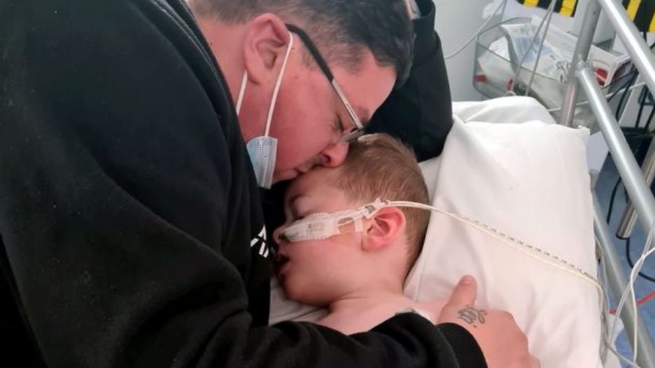 3-letniego chłopca nie da się wyleczyć. Zaczęło się od zapalenia migdałków