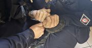 Żory: "W mieszkaniu są narkotyki i przestępcy". Po skargach sąsiadów policjanci zatrzymali pięć osób