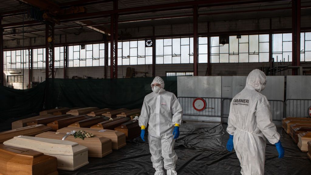 W 2020 r. we Włoszech doszło do gwałtownego wzrostu liczby zgonów