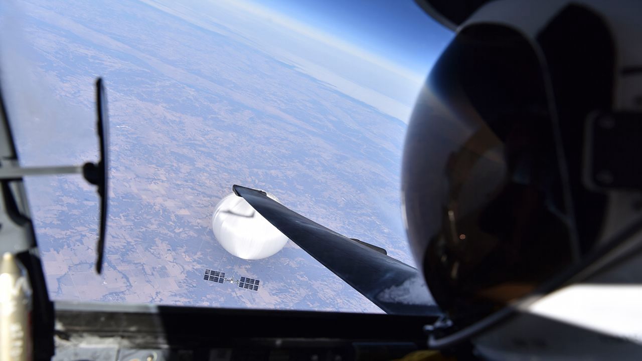 Pilot U-2 zrobił selfie z chińskim balonem szpiegowskim. Właśnie wypłynęło w internecie