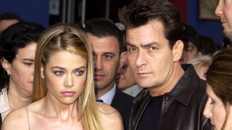 Denise Richards i Charlie Sheen tuż po ślubie w 2002 r.