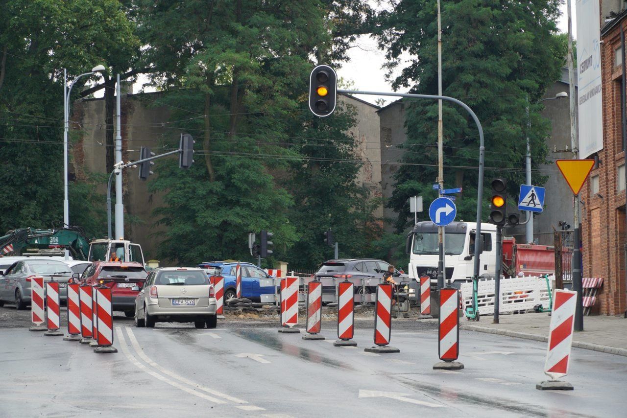 Armagedon na Wólczańskiej przy Pabianickiej. Drogowcy rozkopali skrzyżowanie, światła są wyłączone, korki na pół Górnej!