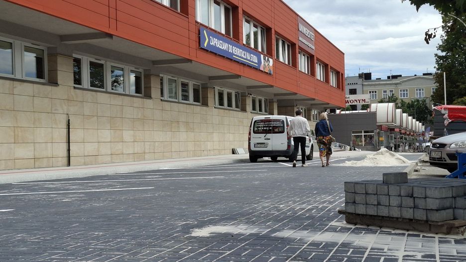 Remont otoczenia uniwersytetu w Częstochowie dobiega końca