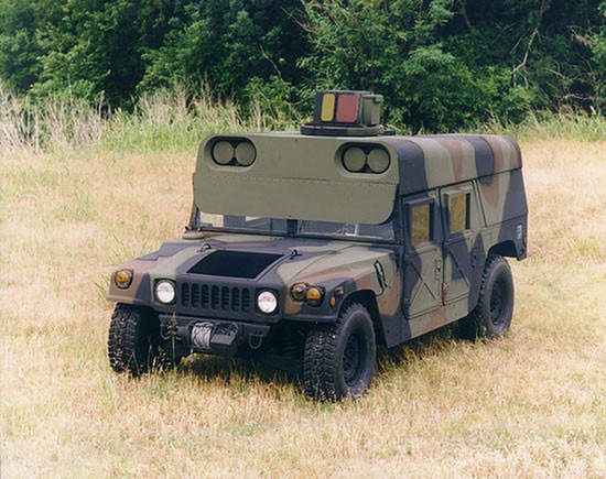 Wyrzutnia systemu MGM-166 LOSAT na samochodzie HMMWV, fot. Wyrzutnia systemu MGM-166 LOSAT na samochodzie HMMWV
