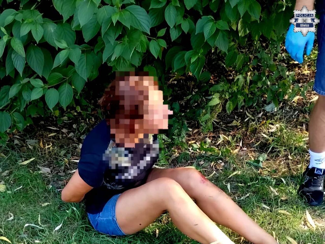 51-latka uderzyła w krawężnik. Policjant wkroczył do akcji