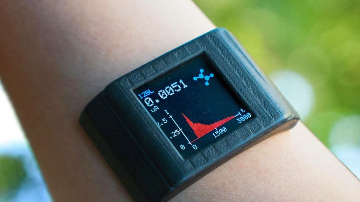 Smartwatch i folia samoprzylepna, czyli jak zmierzyć skład potu bez laboratorium 1