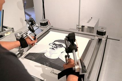 Narysuj swój portret z (dużą) pomocą maszyny (wideo)