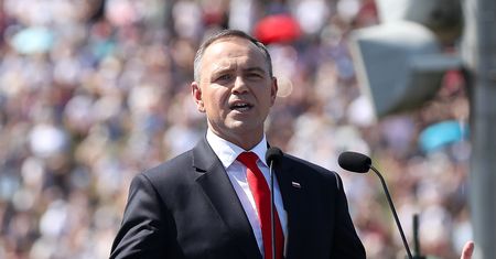 Weto ws. zapasów ropy i gazu. Ekspert komentuje decyzję Nawrockiego