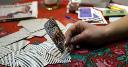 "Wróżka" namówiła ją do prostytucji. Straciła 5 mln złotych