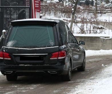 Kraków. Pijany prowadził karawan. Kierowcę zatrzymała policja