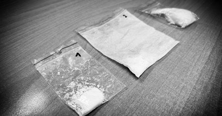Ponad 24 gramy amfetaminy i zatrzymanie na gorącym uczynku. Akcja kryminalnych w Margoninie
