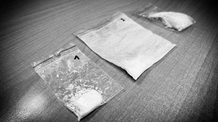 Ponad 24 gramy amfetaminy i zatrzymanie na gorącym uczynku. Akcja kryminalnych w Margoninie