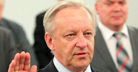 Kubański urlop posła Piechy. Tak się tłumaczy