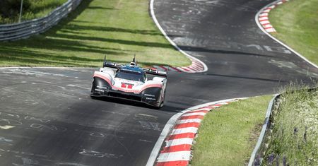 Rekordowy przejazd Północnej Pętli w 5 minut 19 sekund. Tak wygląda to zza kierownicy Porsche