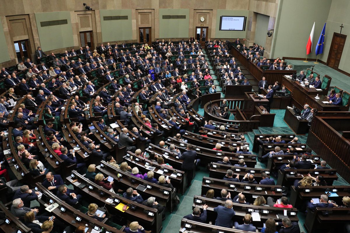 sejm, emerytury, tabletka dzień po Gorący dzień w Sejmie. Transmisja na żywo