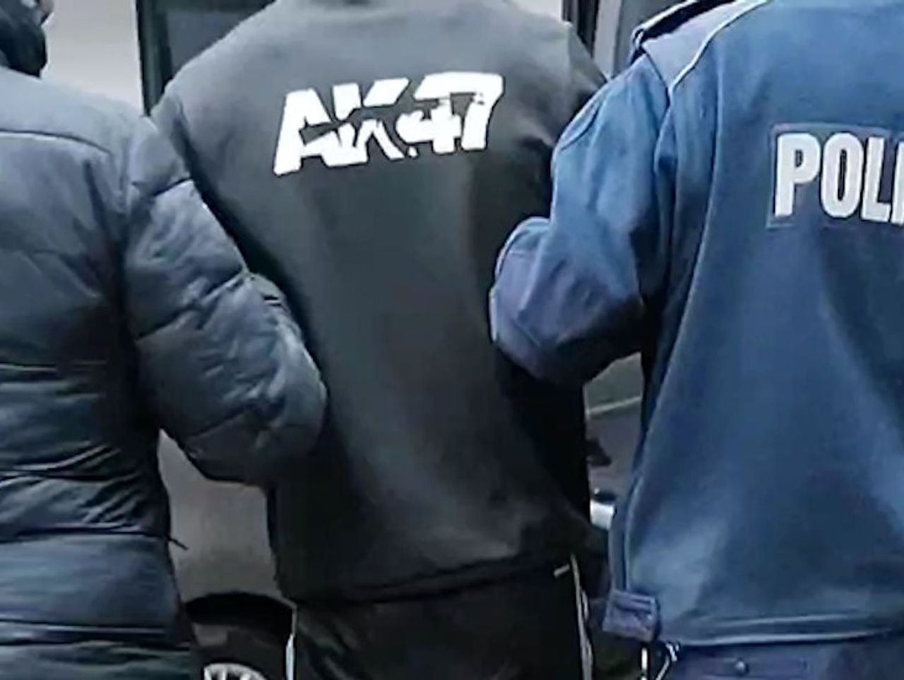 Wałcz: Recydywista próbował zaatakować nożem psa, ludzie wezwali policję