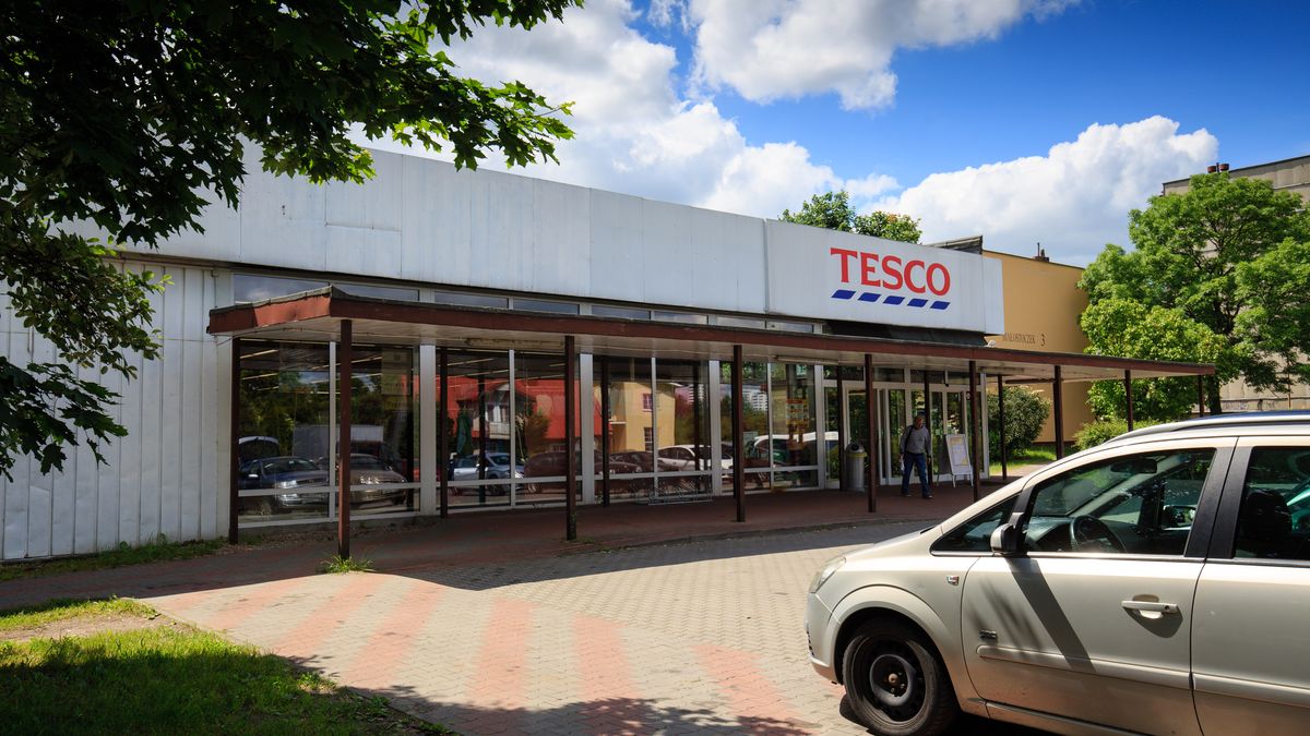 Bialystok, 07.06.2017. Sklep Tesco; n/z budynek z logo