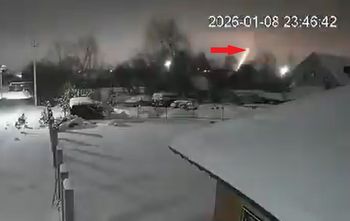 Wygląda jak spadające meteoryty. Oto czym i co zaatakowali Rosjanie