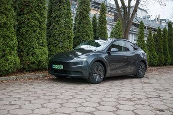 Najtańsza Tesla Model Y doczekała się wersji Long Range. Znamy cenę i zasięg