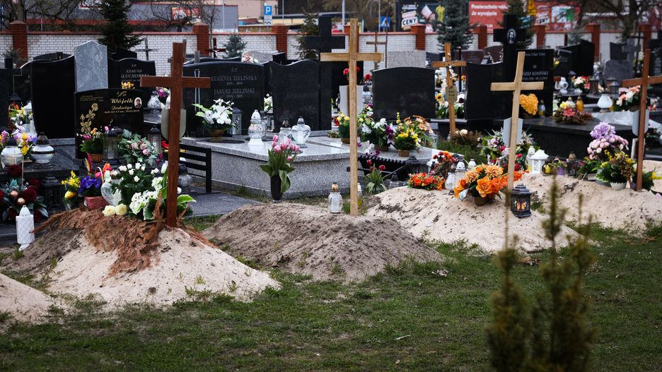 Pandemia skróciła średnią długość życia. Również w Polsce 