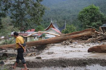Katastrofalne powodzie na Sumatrze. Liczba ofiar rośnie
