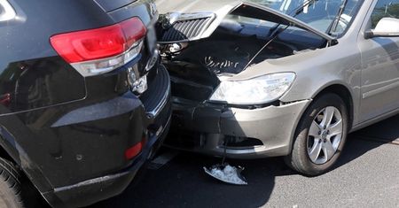 Warszawa. Kraksa na Wisłostradzie. Zderzyły się trzy samochody