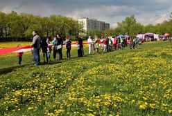 Na Targówku rozwinięto najdłuższą flagę w Polsce [ZDJECIA]